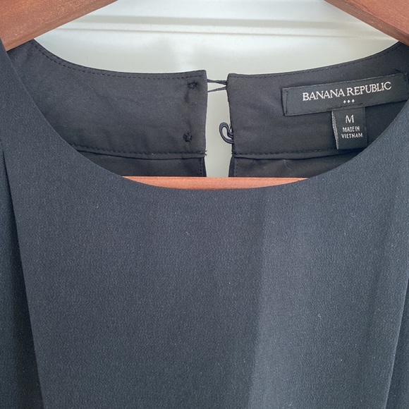 Banana Republic Sleeveless Black Blouse Size Medium - Picture 2 of 3